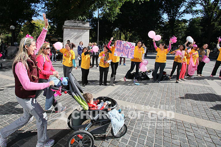 WMSCOG, World Mission Society Church of God, Chruch of God, Yellow shirts, cheering, volunteering, smile campaign, breast cancer awareness, avon, avon breast cancer walk, pink, fight cancer