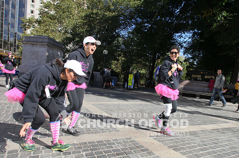 WMSCOG, World Mission Society Church of God, Chruch of God, Yellow shirts, cheering, volunteering, smile campaign, breast cancer awareness, avon, avon breast cancer walk, pink, fight cancer