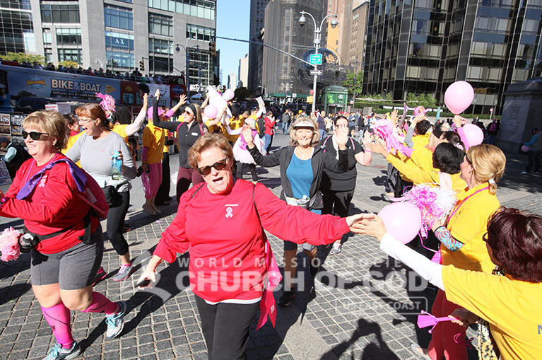 WMSCOG, World Mission Society Church of God, Chruch of God, Yellow shirts, cheering, volunteering, smile campaign, breast cancer awareness, avon, avon breast cancer walk, pink, fight cancer