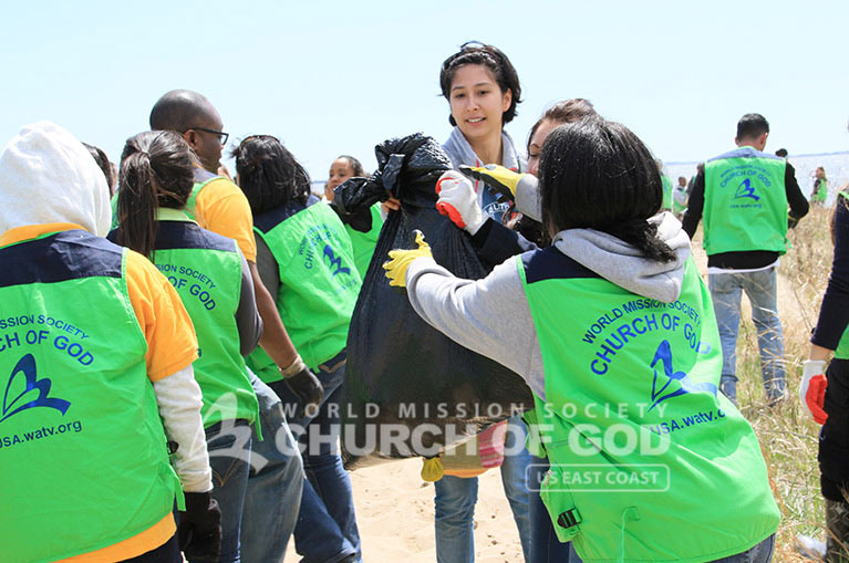 World Mission Society Church of God, WMSCOG, Cleanup, Jamaica Bay, Beach, Environment, Environmental Cleanup, Volunteer, New York, Passover, American Littoral Society