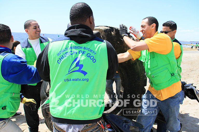 World Mission Society Church of God, WMSCOG, Cleanup, Jamaica Bay, Beach, Environment, Environmental Cleanup, Volunteer, New York, Passover, American Littoral Society