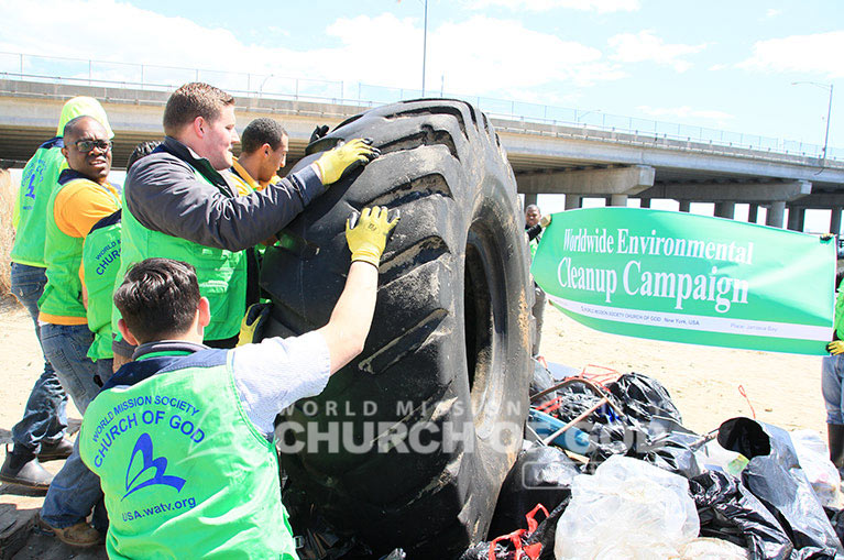World Mission Society Church of God, WMSCOG, Cleanup, Jamaica Bay, Beach, Environment, Environmental Cleanup, Volunteer, New York, Passover, American Littoral Society