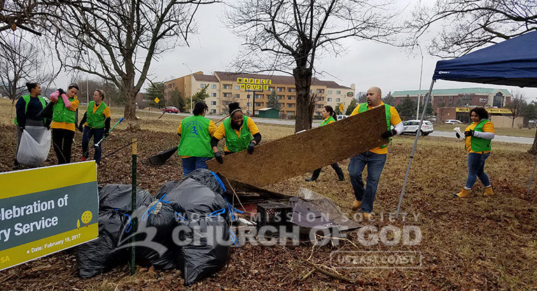 WMSCOG, World Mission Society Church of God, volunteers, volunteerism, cleanup, neighborhood, Louisville, Kentucky, KY, Christian, waste, litter, debris, trash, garbage, South Hurstbourne Parkway, S Hurstbourne Pkwy
