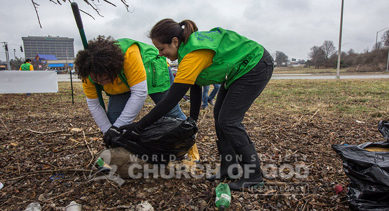 WMSCOG, World Mission Society Church of God, volunteers, volunteerism, cleanup, neighborhood, Louisville, Kentucky, KY, Christian, waste, litter, debris, trash, garbage, South Hurstbourne Parkway, S Hurstbourne Pkwy