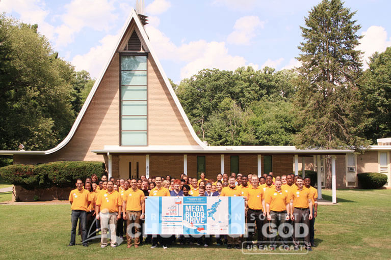 east coast mega blood drive 2016, philadelphia, yellow shirt, volunteer
