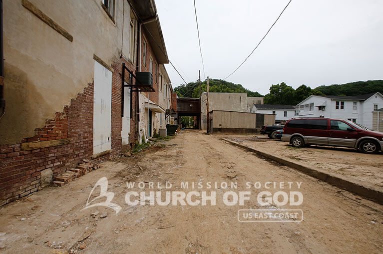 WV, West Virginia Flooding, World Mission Society Church of God, wmscog, volunteers, disaster relief, cleanup, Church of God