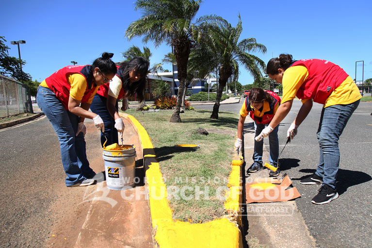 ASEZ, wmscog, world mission society church of god, PR, Puerto Rico, University of Puerto Rico, Aguadilla, cleanup, reduce crime, volunteerism, UPR