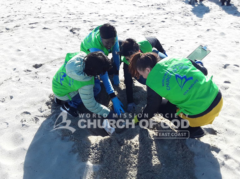 world mission society church of god, wmscog, church of god, church of god in new hampshire, hampton beach cleanup, yellow shirt volunteers, environmental protection