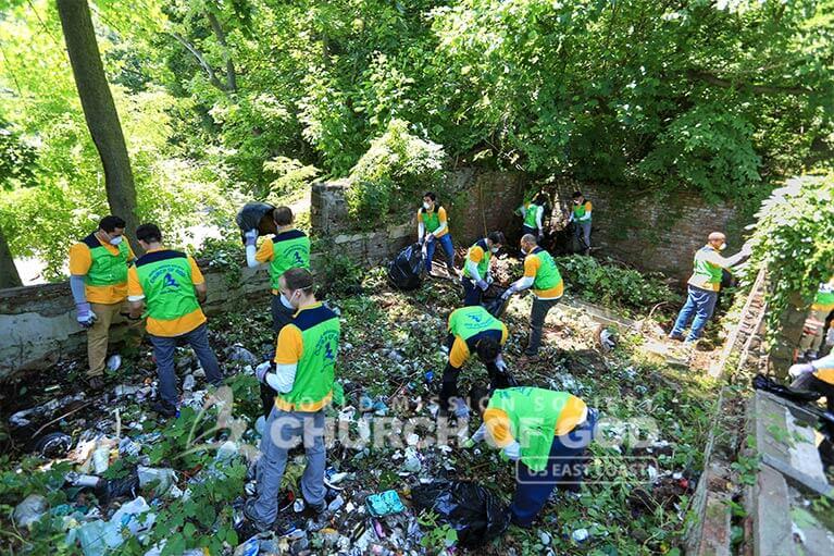ASEZ WAO cleaning up Haverstraw Beach State Park.