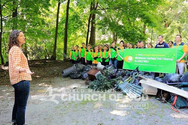 Senator Jennifer Metzger expressing her thanks to ASEZ WAO volunteers for their hard work in cleaning the Heritage Trail.