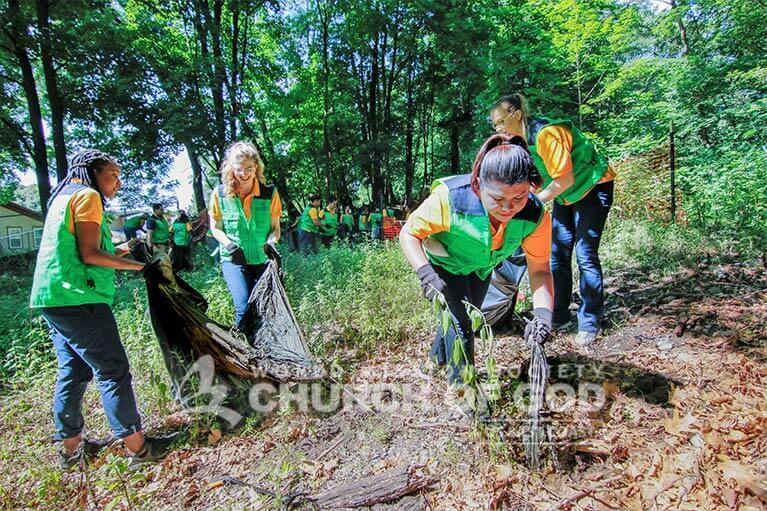 ASEZ WAO volunteer from the Church of God cleaning up the Heritage Trail in Middletown, NY.