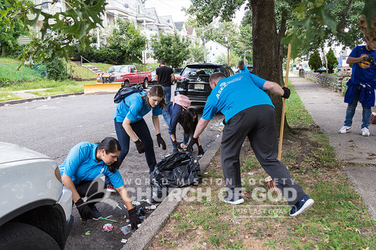 ASEZ volunteers making sure every corner of Wrigley Park is cleaned up.